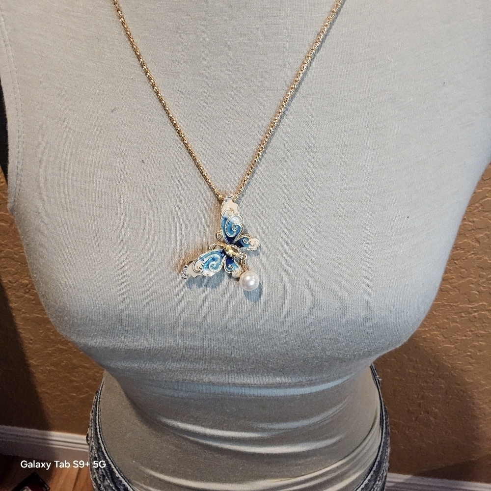 BLUE BUTTERFLY STATEMENT NECKLACE - Picture 3 of 3